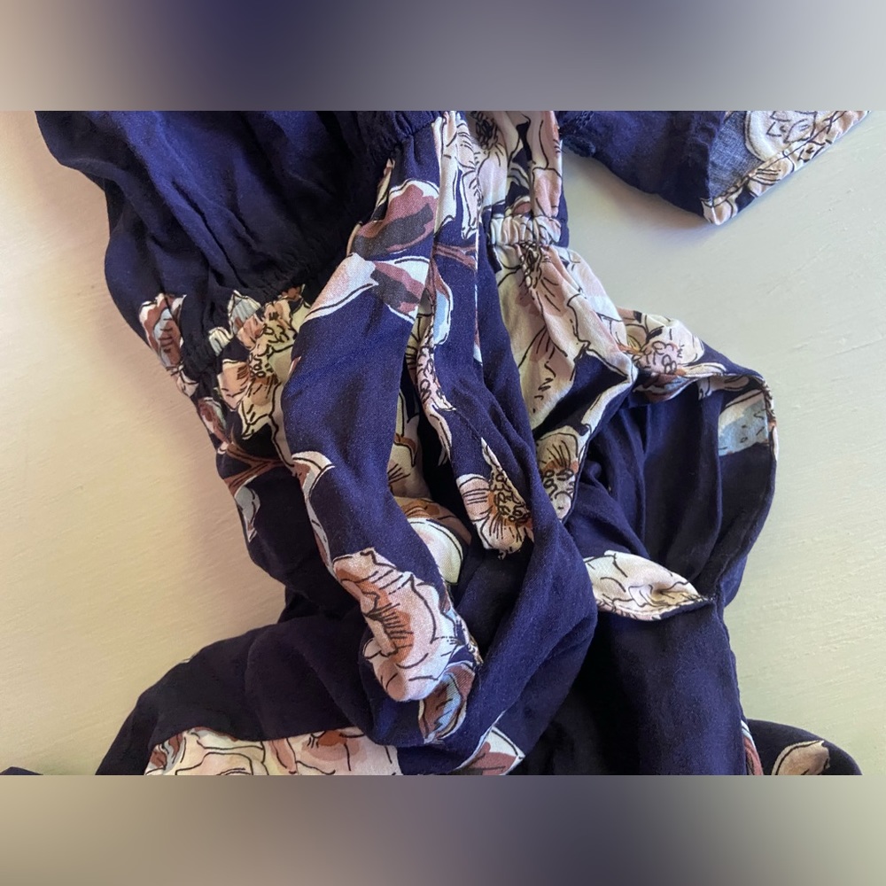 Band of Gypsies Jumpsuit Navy Floral sz M Short Flared Sleeves V Neck - Picture 10 of 11